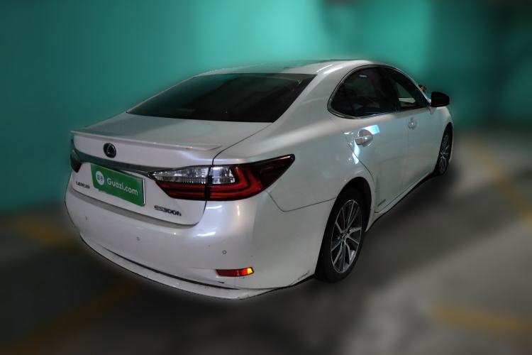 Used Lexus ES 2015 300h Comfort Edition