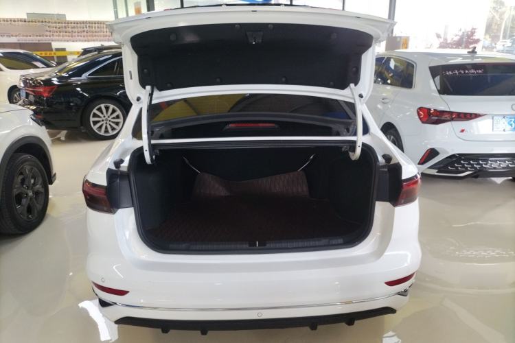 Used Geely Auto Emgrand 2026 Model 4th Generation 4 Millionth Anniversary Edition 1.5L Manual Overdrive Edition Trunk