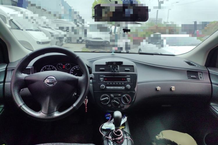 Used Nissan Tiida 2011 1.6L CVT Comfort Model Center Console