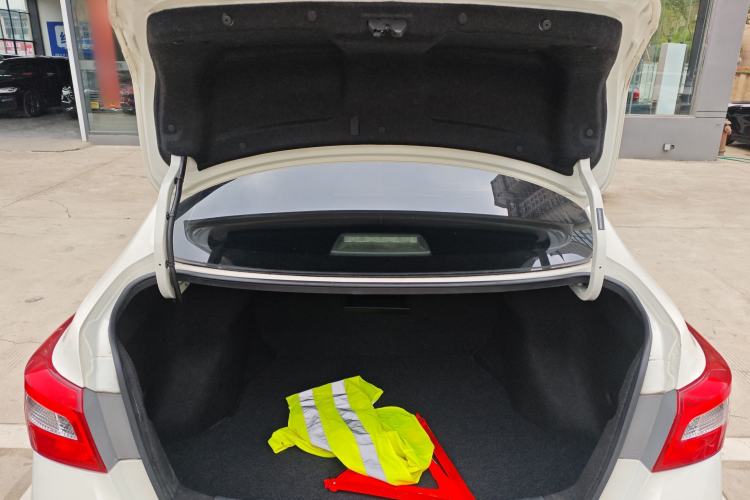 Used Nissan Sylphy 2019 1.6XV CVT Smart Connect Luxury Edition China VI Standard Trunk