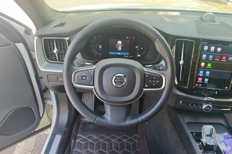 Used Volvo XC60 2023 B5 4x4 Smart Luxury Edition