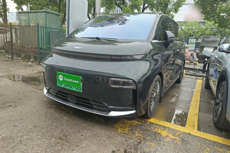 Used Geely Galaxy LEVC L380 2024 140-Degree 6-Seater All-Wheel-Drive Ultra