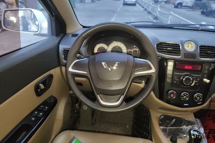 Used Wuling Hongguang 2014 1.5L S Comfort Model