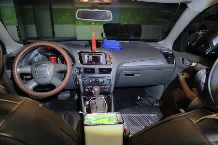 Used Audi Q5 2010 2.0TFSI Technology Edition Center Console