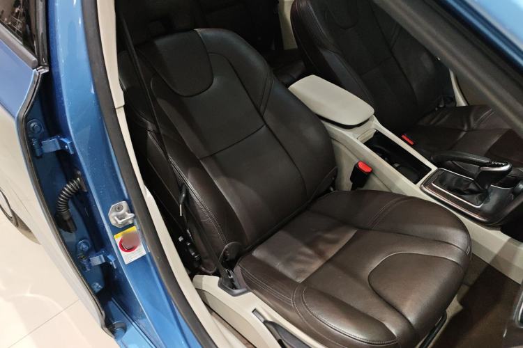 Used Volvo V40 2016 T3 Zhiyi Edition