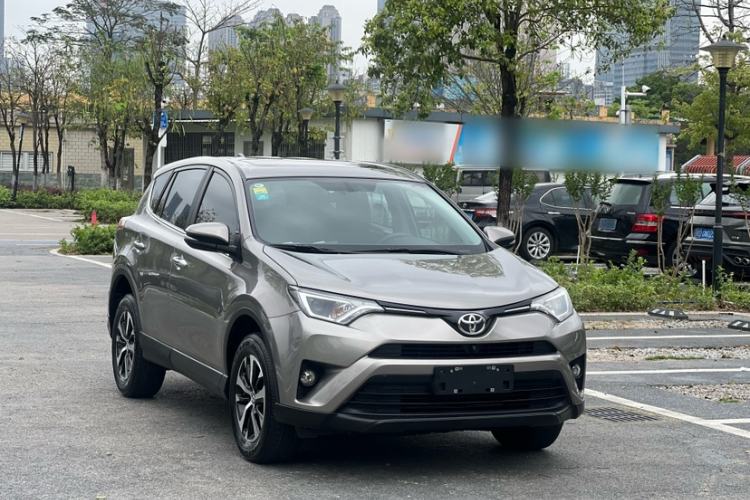 Used Toyota RAV4 2019 2.0L CVT Two-Wheel Drive Luxury Version China VI Standard Exterior 5