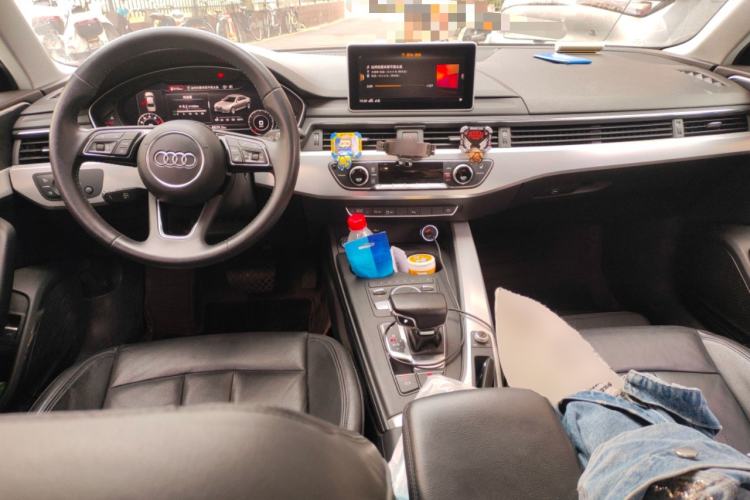 Used Audi A4L 2018 30th Anniversary Edition 40 TFSI Fashion Model Center Console