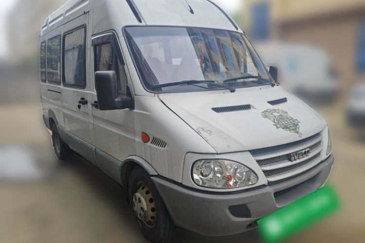 Used Iveco Power Daily 2017 2.5T Classic A37 High-Roof 7-Seater Passenger Van 47Z5 Front Right 45 Deg