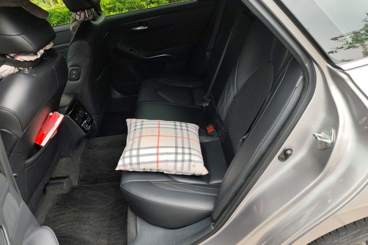 Used Toyota Avalon 2019 2.5L Touring Premium Version China VI Standard
