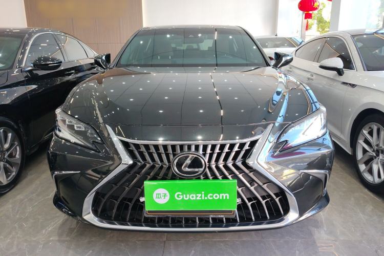 Used Lexus ES 2022 300h Deluxe Edition
