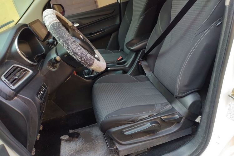 Used Baojun 730 2021 1.5L Manual Fashion Version 7 Seats