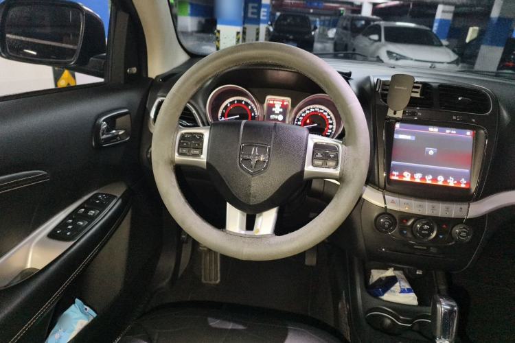 Used Dodge Journey 2013 2.4L Two-Wheel Drive Luxury Version
