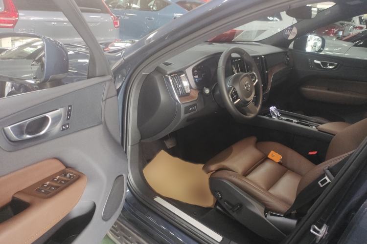 Used Volvo XC60 New Energy 2024 T8 Plug-in Hybrid Long-Range All-Wheel Drive Smart Luxury Edition