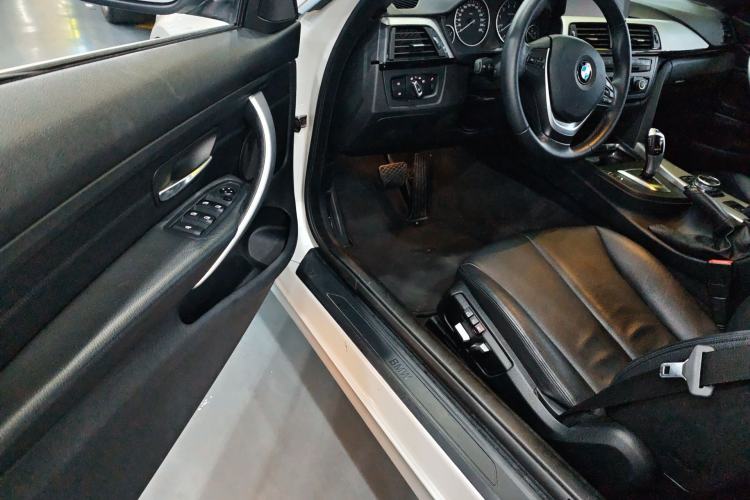 Used BMW 4 Series 2016 420i Convertible Fashion Model
