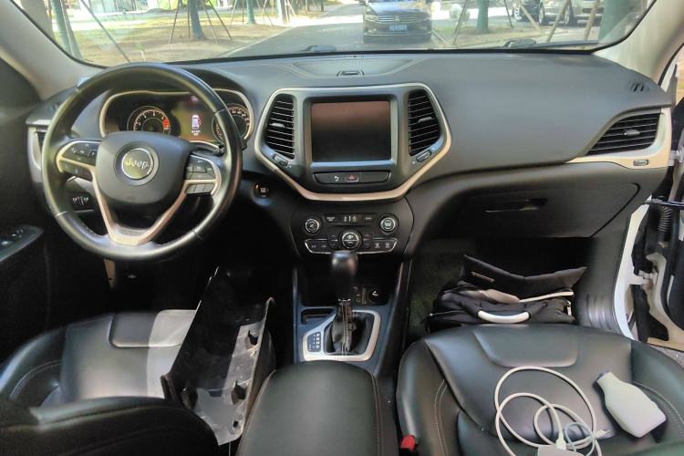 Used Jeep Cherokee 2017 2.0L Superior Edition