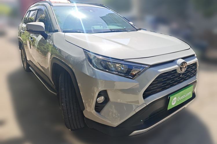 Used Toyota RAV4 2020 2.0L CVT Two-Wheel Drive Fashion Edition Front Right 45 Deg