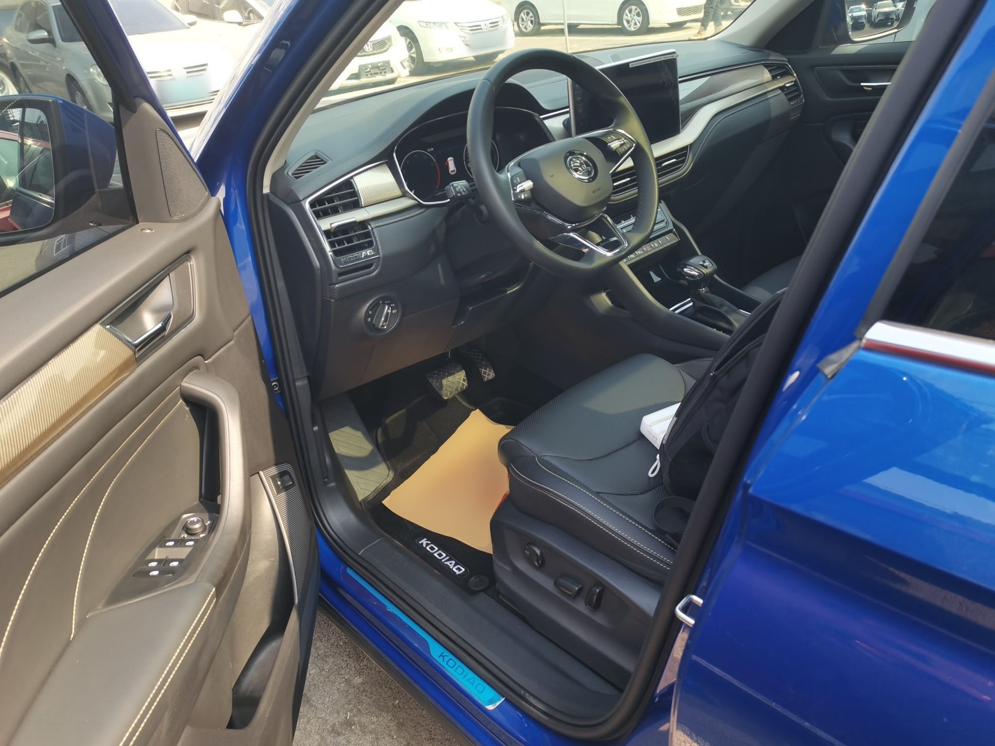 Переднее сиденье в автомобиле