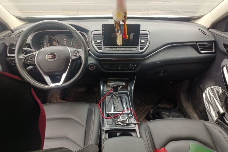 Used FAW Senya R9 2018 1.2T Automatic Luxury Smart Edition Center Console