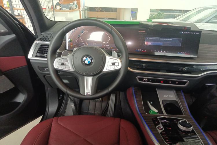 Used BMW X5 2023 xDrive 40Li M Sport Night Edition Package Steering Wheel