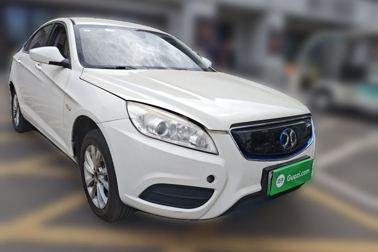 Used BAIC New Energy EU 2017 EU260 Letu Plus Edition Front Right 45 Deg