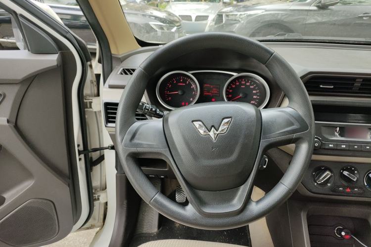 Used Wuling Hongguang 2018 1.5L S Standard Version L2B Steering Wheel
