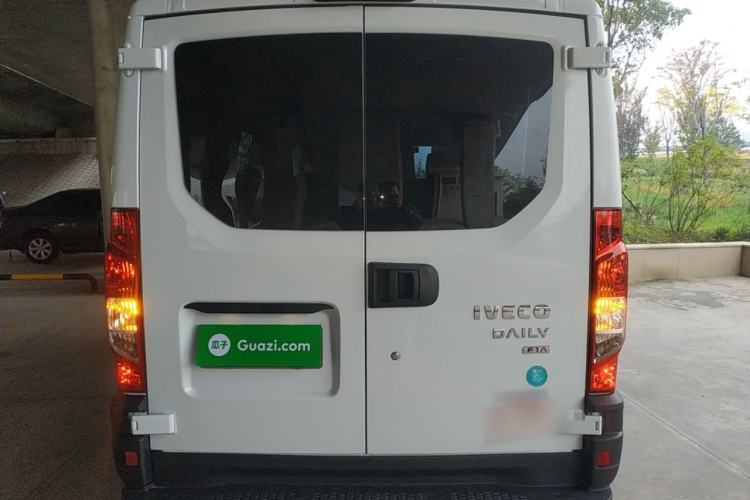 Used Iveco Eurocargo 2021 2.0T Manual Super-Rui Short Wheelbase Low-Roof Side-Hinged Door F1A