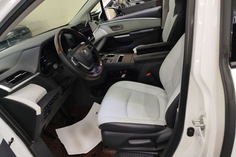 Used Toyota Granvia 2024 2.5L Hybrid Comfort Edition