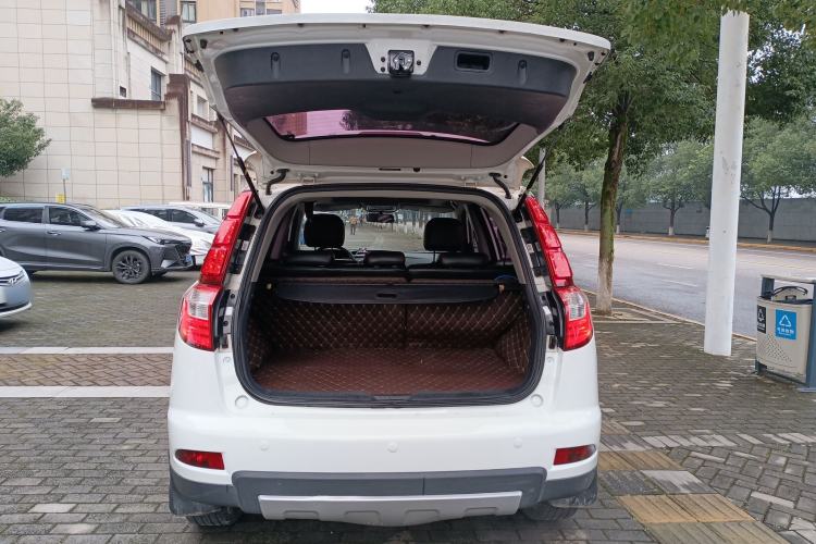 Used Geely Auto GX7 2015 Sports Edition 2.0L Automatic Luxury Upgrade Version China V Standard