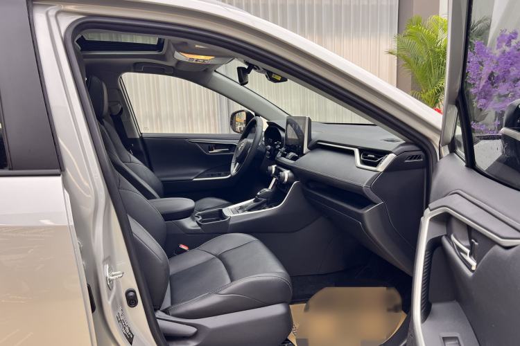 Used Toyota Wildlander 2020 Dual-Engine 2.5L E-CVT Two-Wheel Drive Prestige Edition Interior 4