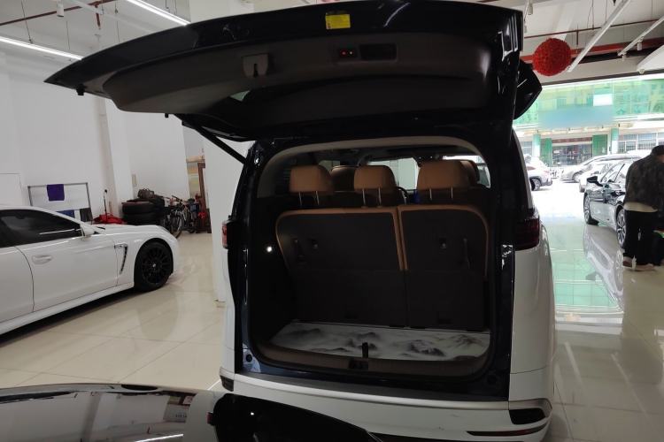 Used Denza D9 2022 DM-i 1040 Prestige Model Trunk