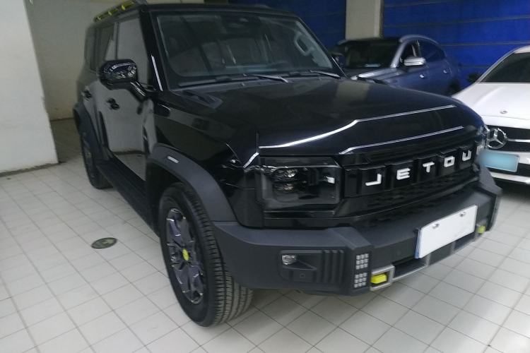 Used JETOUR Traveler 2023 2.0T All-Wheel-Drive CrossPRO Front Right 45 Deg