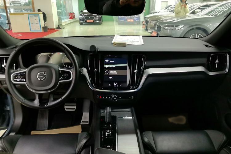 Used Volvo V60 2022 B5 Zhiyuan Sport Edition
