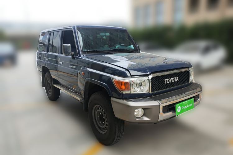 Used Toyota Land Cruiser 2018 4.0L LC76 4-Seater Four-Wheel Drive Middle East Version
