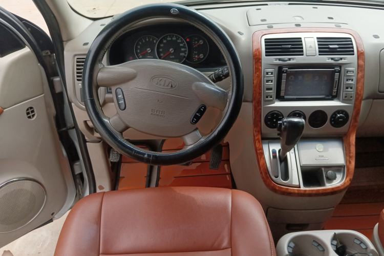 Used Kia Carnival 2006 2.7L GLS-2