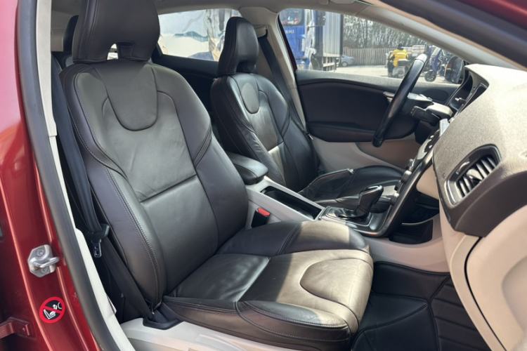 Used Volvo V40 2014 2.0T Zhiya Edition