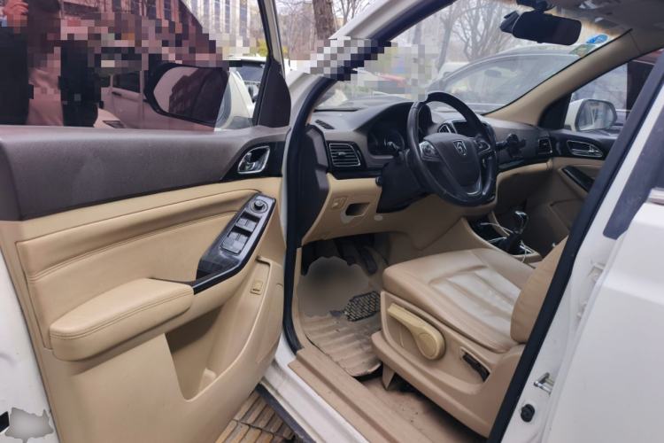 Used Baojun 730 2014 1.5L manual luxury trim 7 seats