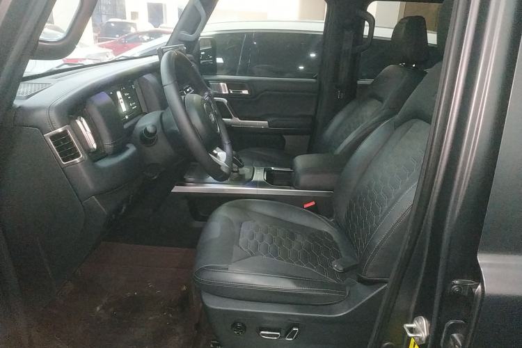 Used 212 T01 2024 2.0T Explorer
