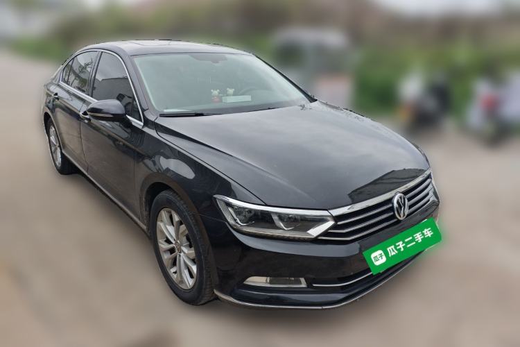 Used Volkswagen Magotan 2018 380TSI DSG Luxury Model Front Right 45 Deg