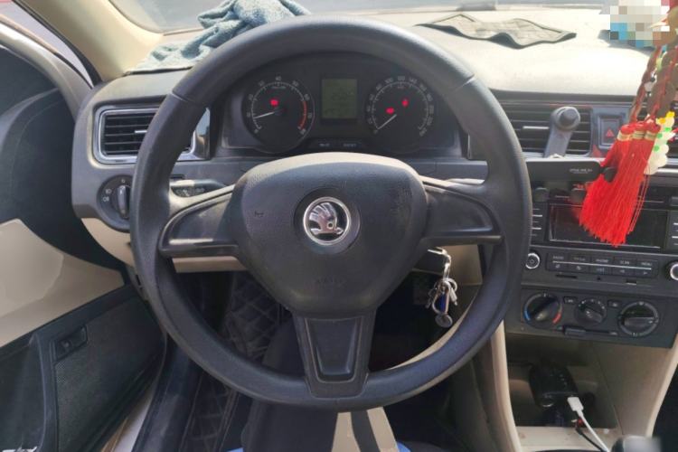 Used Skoda Rapid 2015 1.6L Manual Smart Selection Model
