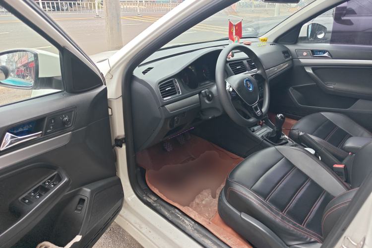 Used Volkswagen Lavida 2015 1.6L Manual Fashion Edition