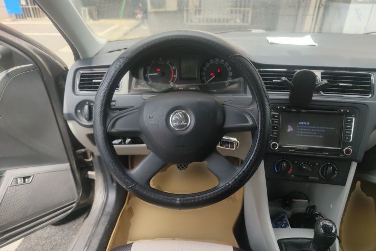 Used Skoda Rapid 2013 1.6L Manual Enjoyment Model