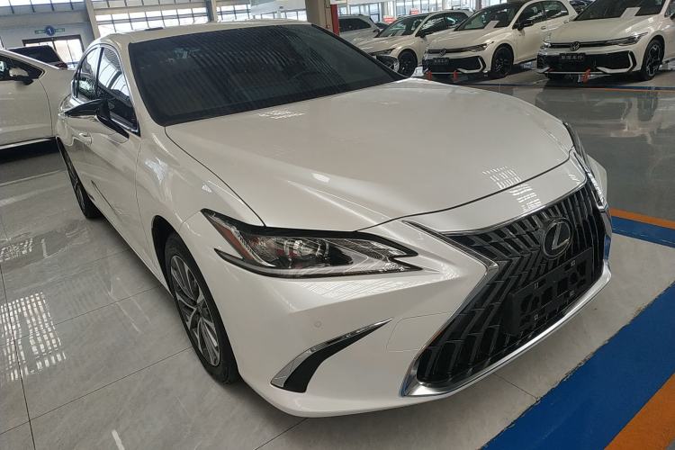 Used Lexus ES 2023 200 Excellence Edition
