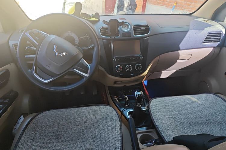 Used Wuling Hongguang 2013 1.5L S Luxury Model
