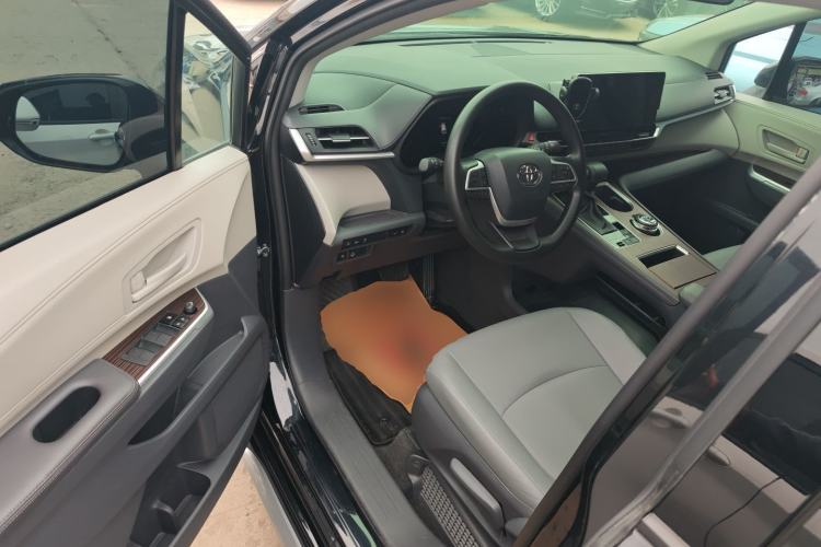 Used Toyota Granvia 2024 2.5L Hybrid Comfort Edition