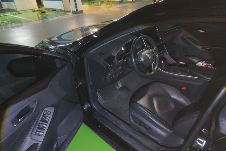 Used Toyota Avalon 2019 2.0L Luxury Edition China VI Standard Driver Seat