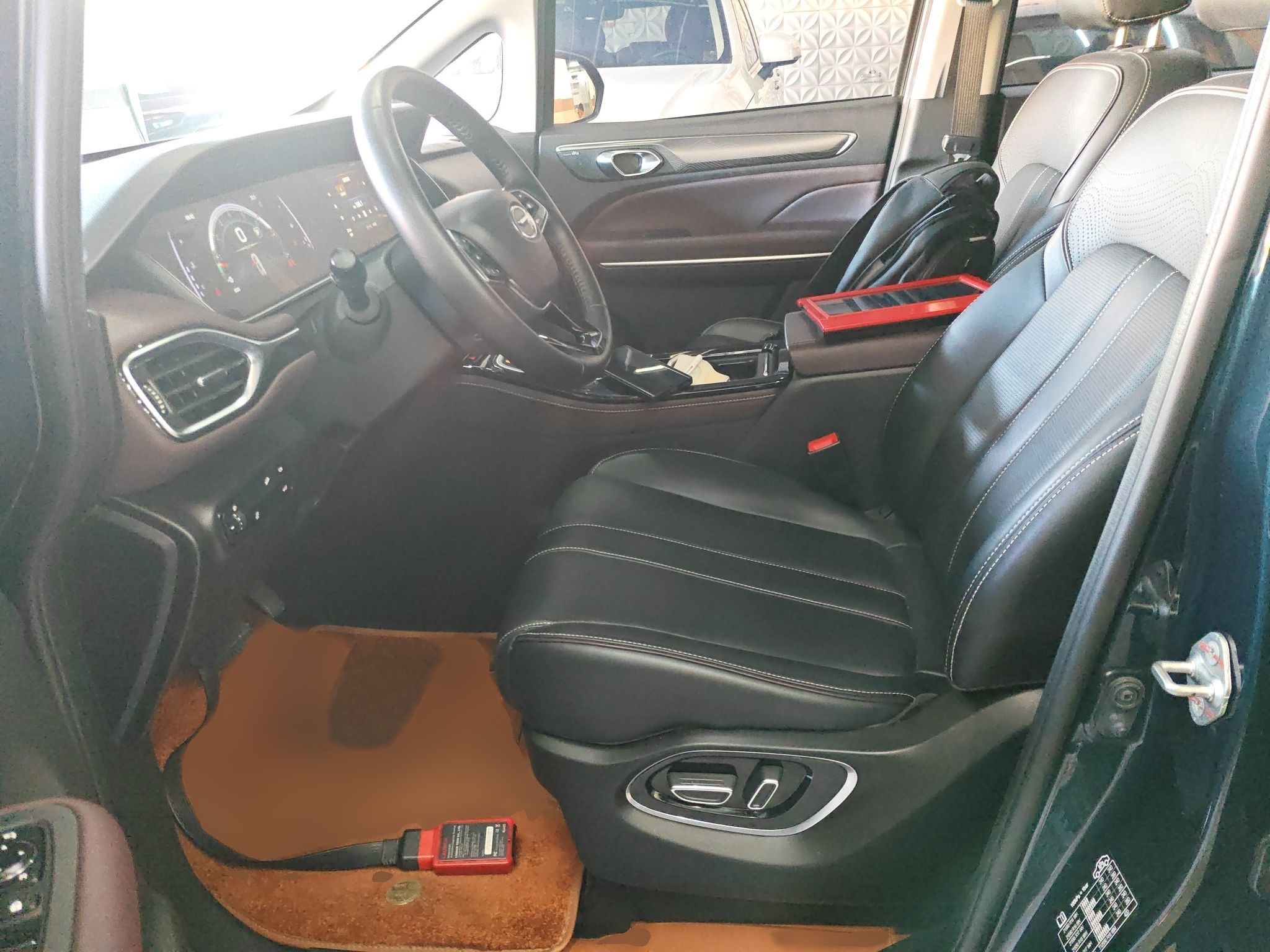 Переднее сиденье в автомобиле