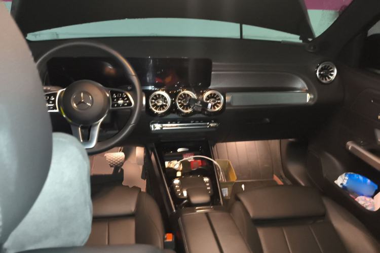 Used Mercedes-Benz GLB 2023 GLB 220 Fashion Model Center Console