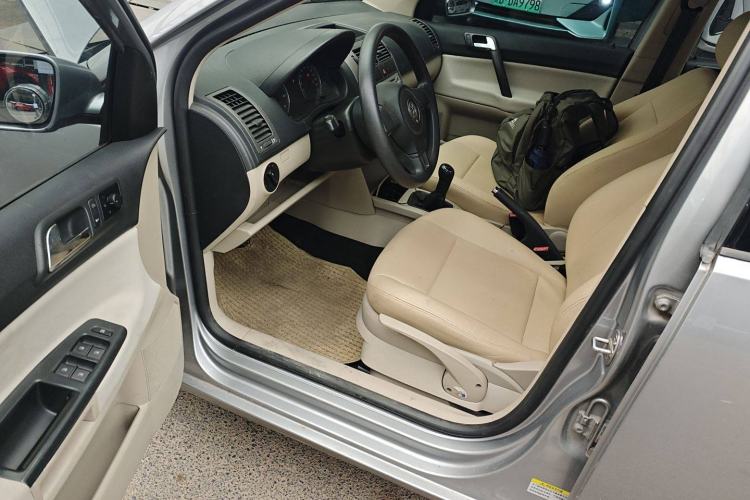 Used Volkswagen Polo 2011 Jingqu 1.6L Manual - Real Cool Edition