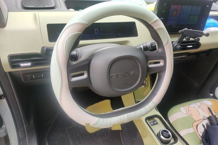 Used Geely Galaxy Panda 2023 Panda Mini 200km Endurance Bear Steering Wheel