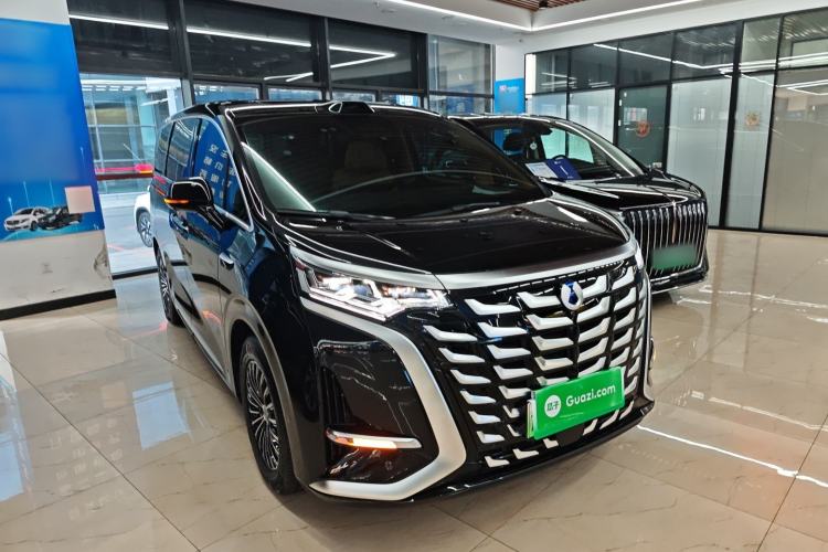 Used Denza D9 2025 DM-i Smart Drive 1020 Four-Wheel Drive Deluxe Model
